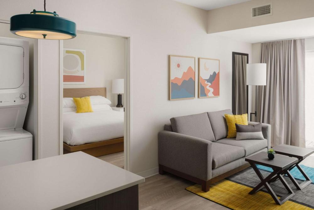 Two Bedroom Suite Accessible Tub - 2 King Beds interior